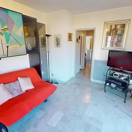 114fdm - Agreable 2p Climatise En Dernier Etage Avec Immense Terrasse Avec Parking Prive